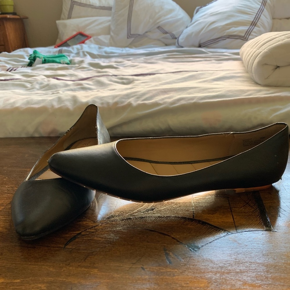 Black pointed toe flats